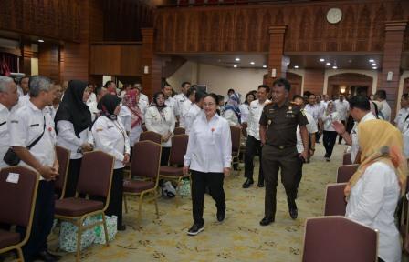 Wali Kota Agustina Minta Seluruh Kelurahan Terapkan Prinsip Transparansi dalam Tata Kelola Keuangan