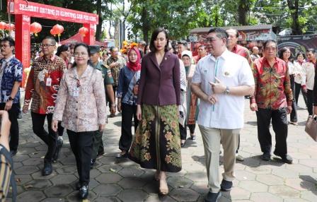 Wali Kota Semarang, Agustina Wilujeng mendampingi Menteri Pariwisata Republik Indonesia, Widiyanti Putri Wardhana dalam kunjungan ke Kawasan Wisata Sam Poo Kong, Kota Semarang, Selasa (10/2/2026).