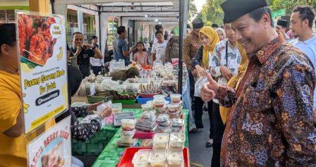Kampung Ramadan di Rembang Pindah ke Jalan Gatot Subroto