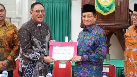 Menag Serahkan Bantuan Rehabilitasi Rumah Ibadah untuk GPIB Immanuel Semarang