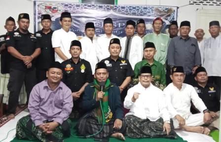Sebagian peserta Buka Puasa Bersama FKSP Putaran Pertama di Masjid Al-Djamin, Perbalan, Jomblang, Semarang, berfoto bareng seusai kegiatan.