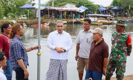 Respon Aduan Korban Banjir, Taj Yasin Terjun Langsung ke Lokasi dan Kerahkan Alat Berat untuk Penanggulangan Darurat