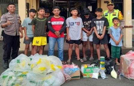 Polresta Pekalongan Terima Puluhan Selongsong dan Bahan Petasan Warga