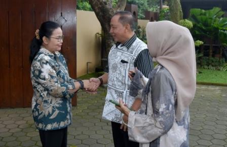 Sambangi Mantan Wali Kota, Agustina Wilujeng Tegaskan Penyempurnaan Pembangunan untuk Kesejahteraan Masyarakat