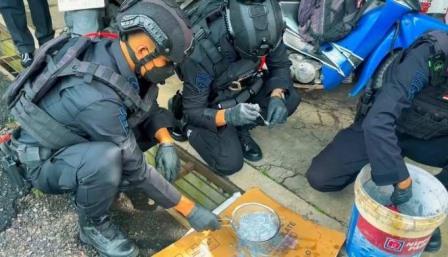 Tim Gegana Satbrimob Polda Jateng Musnahkan Bahan Peledak di Tembalang Semarang