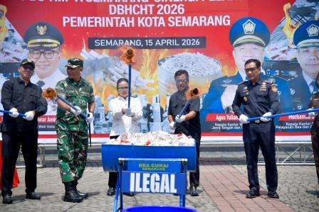 Bersama Bea Cukai, Pemkot Semarang Musnahkan Jutaan Rokok Ilegal dan Ribuan Minumal Beralkohol