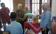 Pemkab Kendal Salurkan Bantuan Beras dan Minyak Goreng di Desa Putatgede