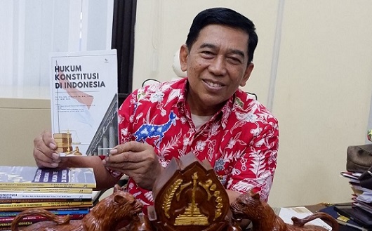 Batas Taat pada Kiai di Mata Hukum: Ketika Kultur Sami’na Wa Atho’na Versus Pasal 76E Undang-Undang No 35 Tahun 2014