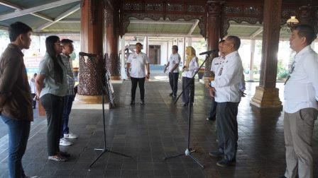 Dukung UMKM Naik Kelas, PT Kota Jati Salurkan 20 Tenda
