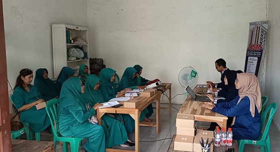 Tim PkM USM Beri Edukasi dan Pendampingan Pemanfaatan Sampah Rumah Tangga ke Anggota TP PKK RW 10 Tlogomulyo