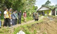 Tinjau Longsor Kalialang, Agustina Pastikan Penanganan Bencana dan Penyaluran Bantuan Warga Terdampak Berjalan Cepat