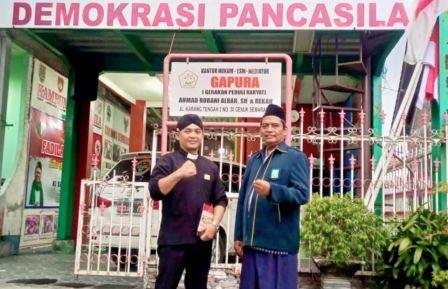 Pdt Yermia Suprayitno (kiri) bersama Kiai Achmad Robani.