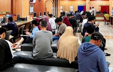 Ilustrasi Pelayanan Kependudukan di Kantor Disdukcapil Kota Semarang.