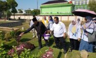 Dies Natalis Ke-39, Dosen Ziarah ke Makam Pendiri dan Pimpinan Fakultas Hukum