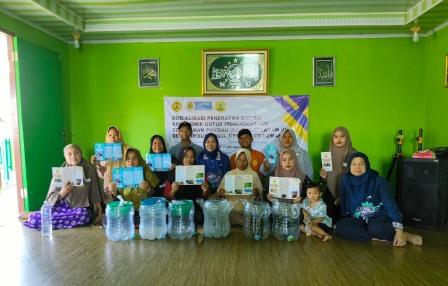 Tim PkM USM Beri Pelatihan Sistem Budi Daya Akuaponik pada Pekarangan yang Tidak Terdampak Banjir Rob